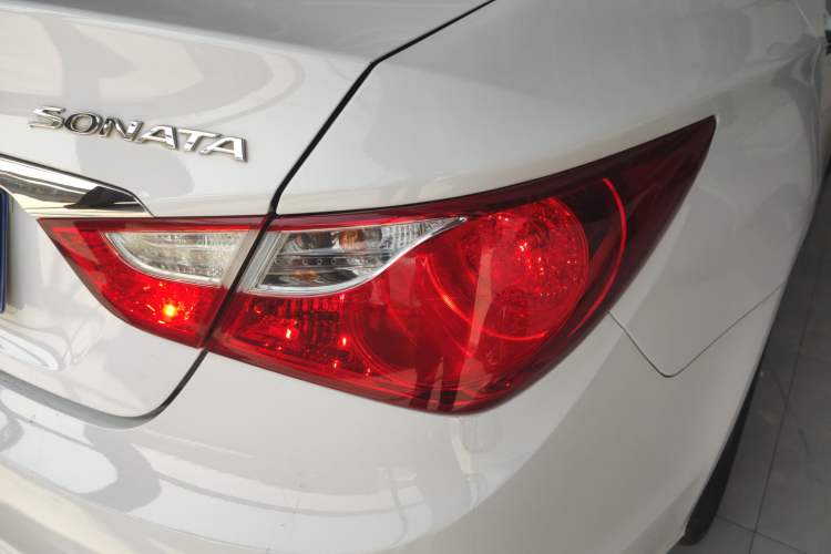 Used Hyundai Sonata 2014 2.0L Automatic Luxury Edition Right Rear Taillight