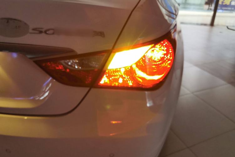 Used Hyundai Sonata 2014 2.0L Automatic Luxury Edition Right Rear Taillight