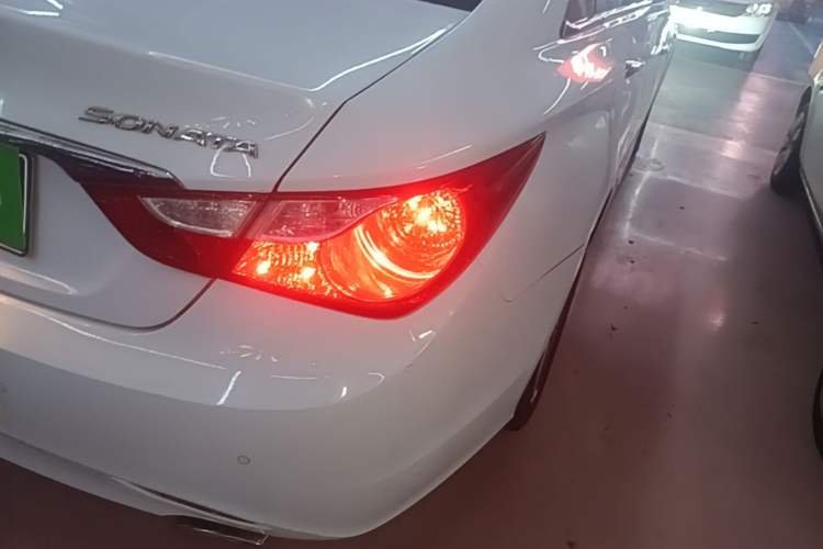 Used Hyundai Sonata 2014 2.0L Automatic Luxury Edition Right Rear Taillight