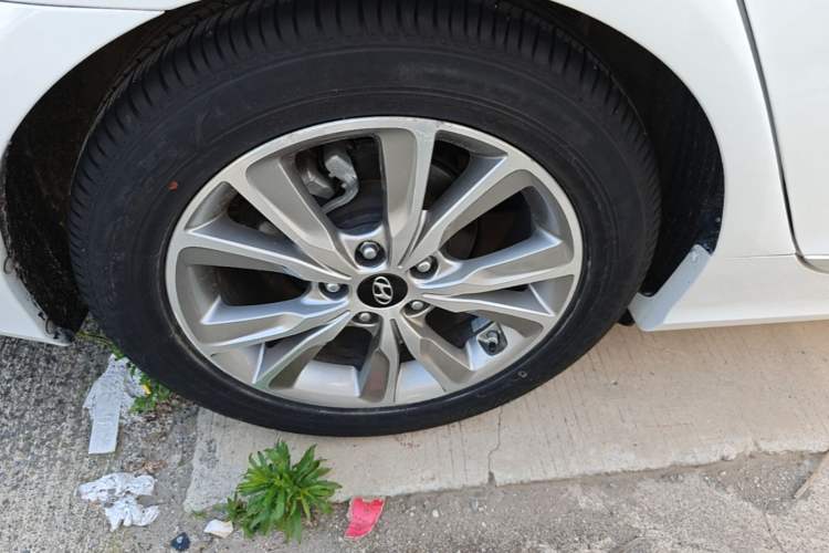Used Hyundai Sonata 2014 2.0L Automatic Luxury Edition Right Rear Wheel Hub