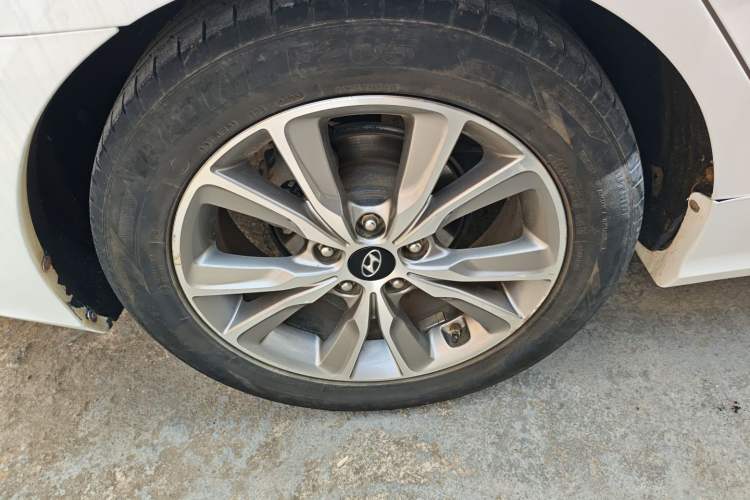 Used Hyundai Sonata 2014 2.0L Automatic Luxury Edition Right Rear Wheel Hub