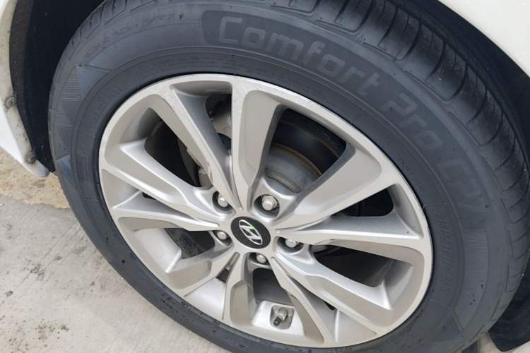 Used Hyundai Sonata 2014 2.4L Automatic Leading Edition China IV Standard Right Rear Wheel Hub