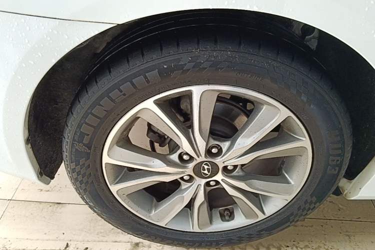 Used Hyundai Sonata 2014 2.0L Automatic Luxury Edition Right Rear Wheel Hub