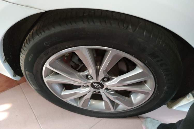Used Hyundai Sonata 2014 2.4L Automatic Leading Edition China IV Standard Right Rear Wheel Hub