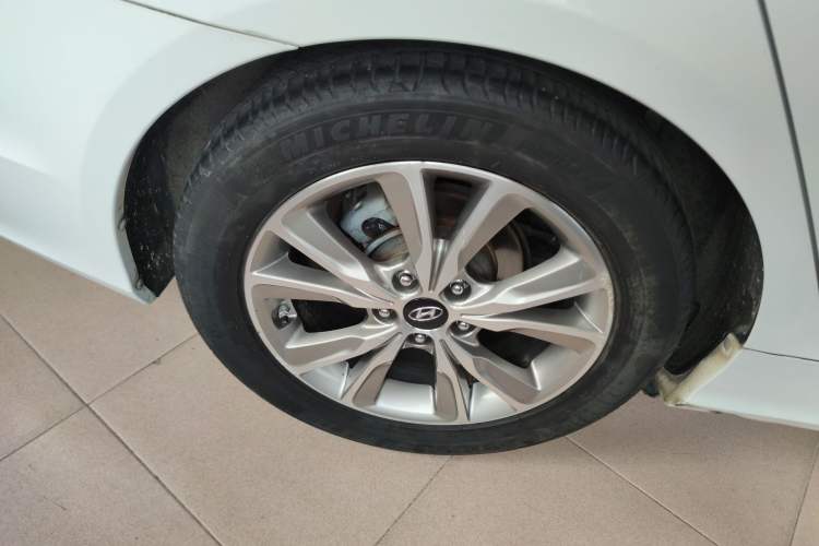 Used Hyundai Sonata 2014 2.4L Automatic Leading Edition China IV Standard Right Rear Wheel Hub