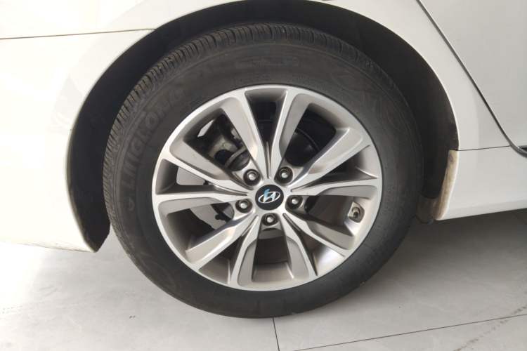 Used Hyundai Sonata 2014 2.0L Automatic Luxury Edition Right Rear Wheel Hub