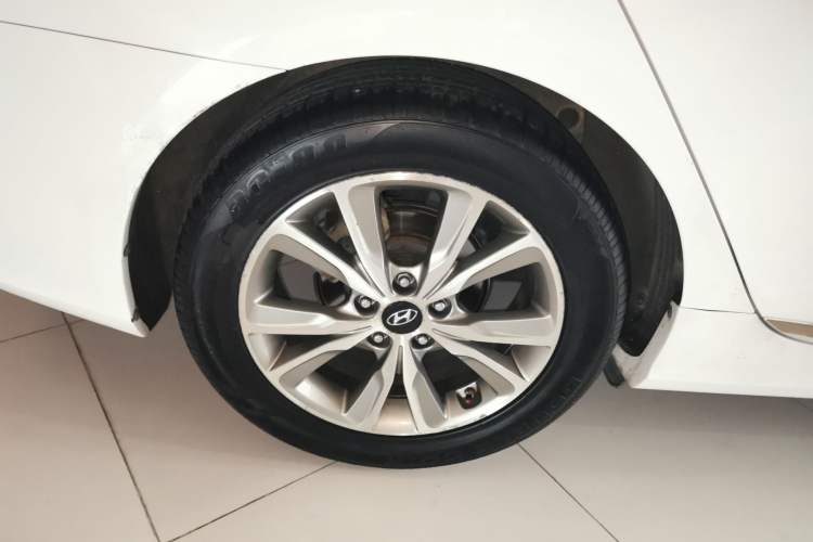 Used Hyundai Sonata 2014 2.0L Automatic Luxury Edition Right Rear Wheel Hub