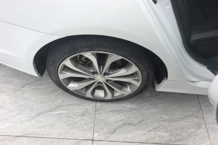 Used Hyundai Sonata 2014 2.0L Automatic Prestige Edition Right Rear Wheel Hub