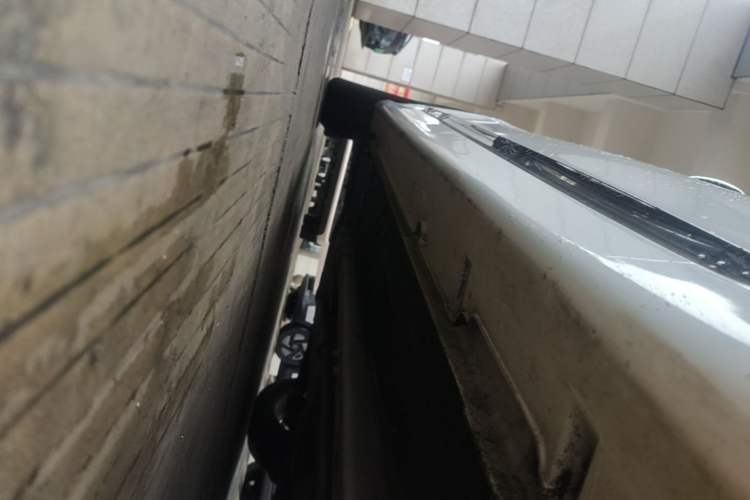 Used Hyundai Sonata 2014 2.0L Automatic Luxury Edition Right Side Sill