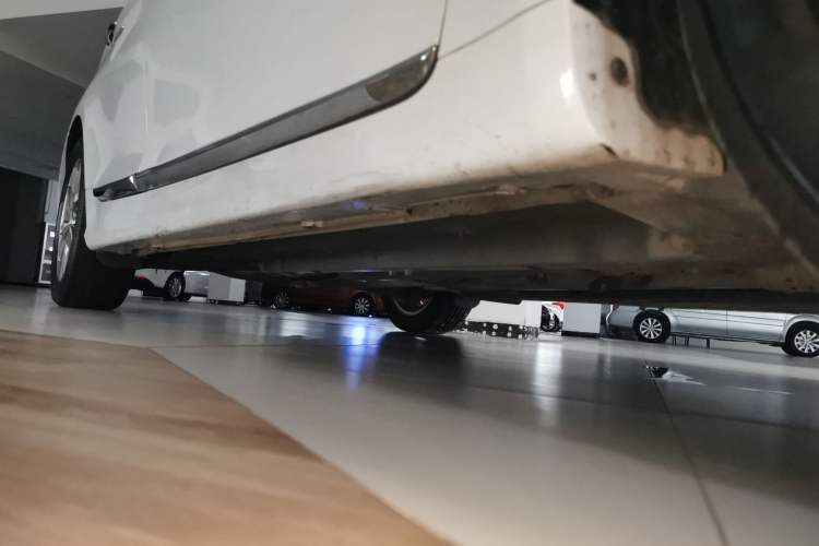 Used Hyundai Sonata 2014 2.0L Automatic Luxury Edition Right Side Sill