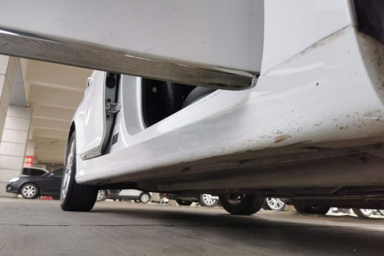 Used Hyundai Sonata 2014 2.0L Automatic Luxury Edition Right Side Sill