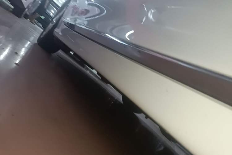 Used Hyundai Sonata 2014 2.0L Automatic Luxury Edition Right Side Sill