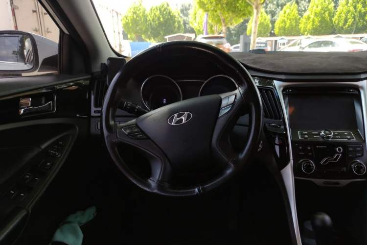 Used Hyundai Sonata 2014 2.0L Automatic Luxury Edition Steering Wheel