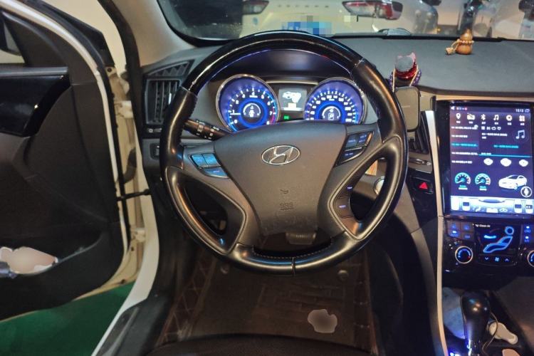 Used Hyundai Sonata 2014 2.4L Automatic Luxury Version China IV Standard Steering Wheel