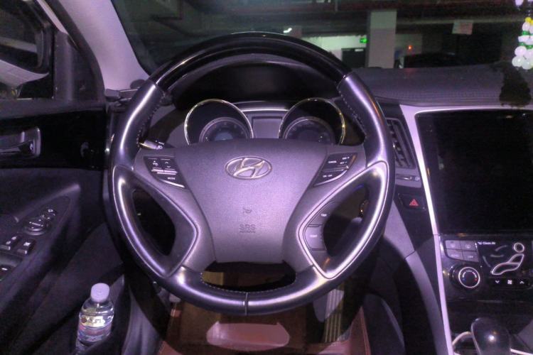 Used Hyundai Sonata 2014 2.4L Automatic Luxury Version China IV Standard Steering Wheel