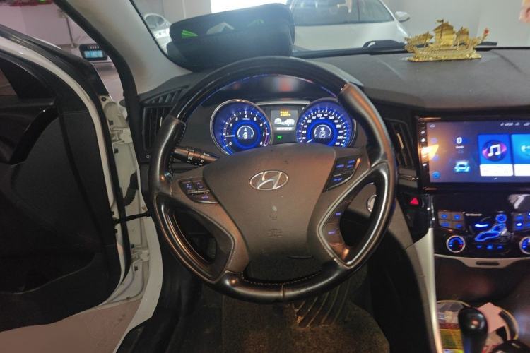 Used Hyundai Sonata 2014 2.4L Automatic Luxury Version China V Standard Steering Wheel