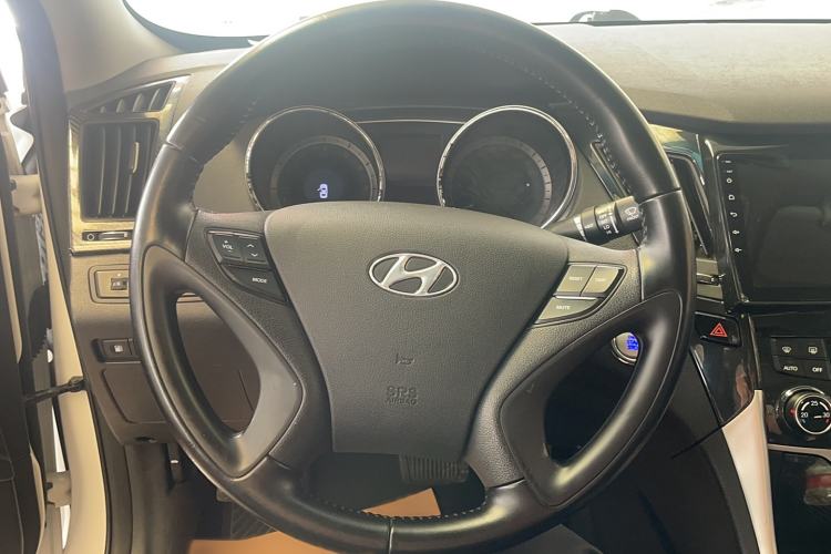 Used Hyundai Sonata 2014 2.0L Automatic Luxury Edition Steering Wheel