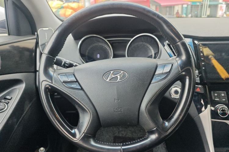 Used Hyundai Sonata 2014 2.0L Automatic Luxury Edition Steering Wheel