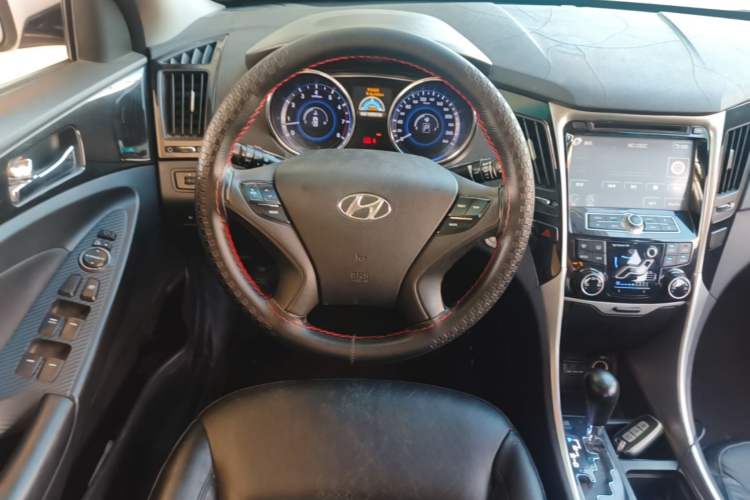 Used Hyundai Sonata 2014 2.4L Automatic Leading Edition China IV Standard Steering Wheel