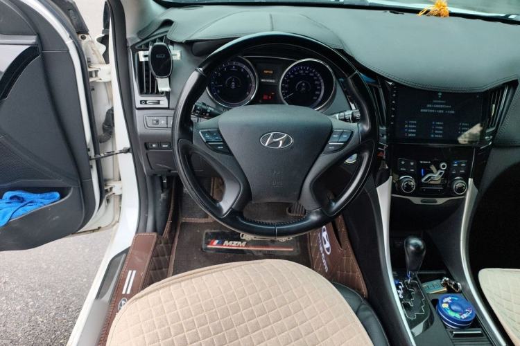 Used Hyundai Sonata 2014 2.4L Automatic Leading Edition China IV Standard Steering Wheel