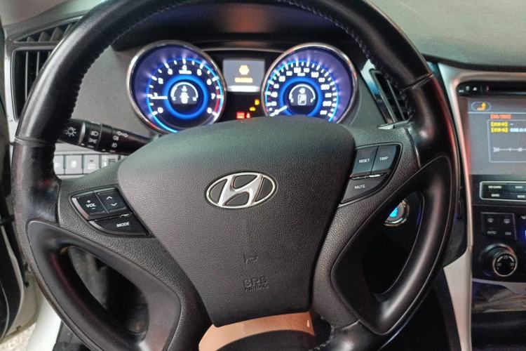 Used Hyundai Sonata 2014 2.4L Automatic Leading Edition China IV Standard Steering Wheel