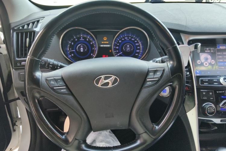 Used Hyundai Sonata 2014 2.0L Automatic Luxury Edition Steering Wheel