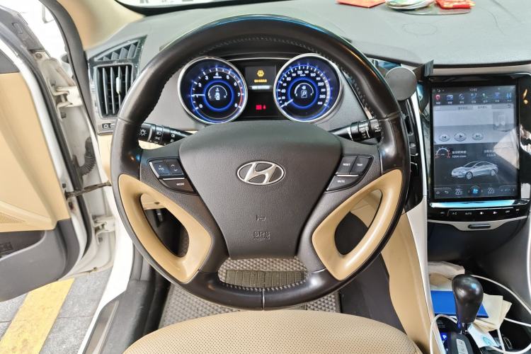 Used Hyundai Sonata 2014 2.0L Automatic Luxury Edition Steering Wheel