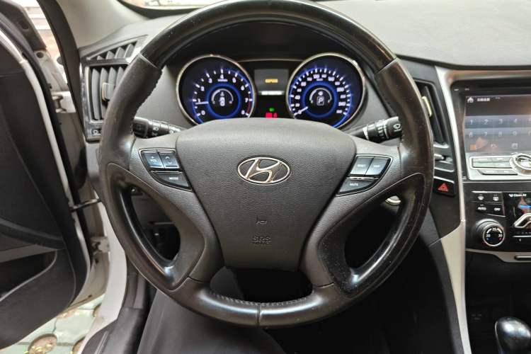 Used Hyundai Sonata 2014 2.4L Automatic Leading Edition China IV Standard Steering Wheel