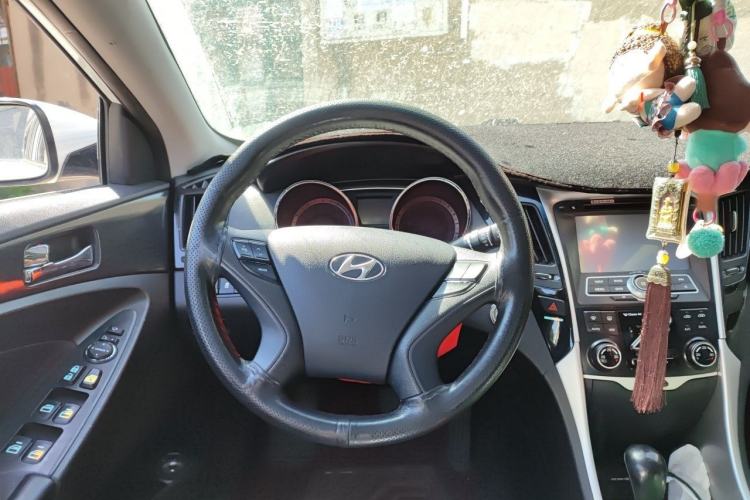 Used Hyundai Sonata 2014 2.4L Automatic Leading Edition China IV Standard Steering Wheel