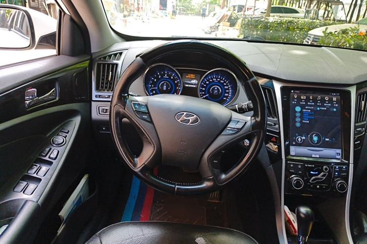 Used Hyundai Sonata 2014 2.4L Automatic Luxury Version China IV Standard Steering Wheel