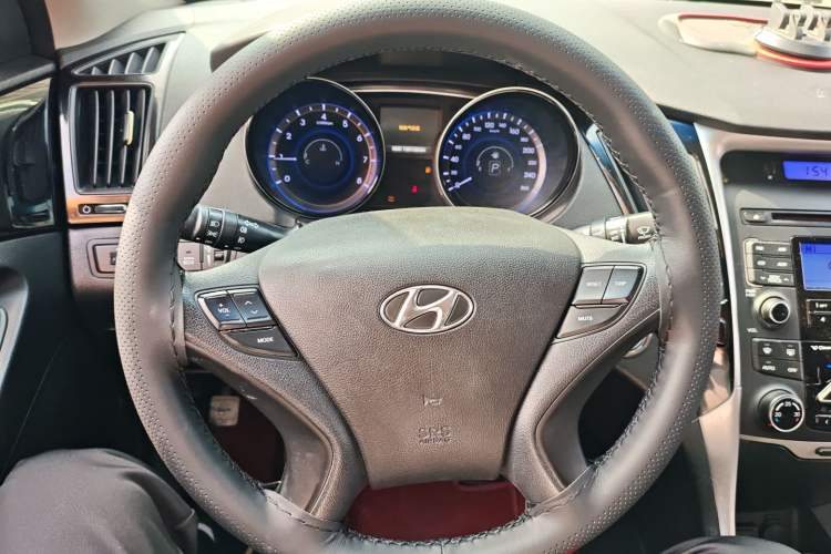 Used Hyundai Sonata 2014 2.0L Automatic Luxury Edition Steering Wheel