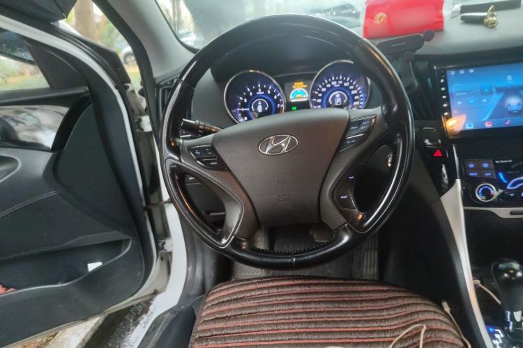 Used Hyundai Sonata 2014 2.4L Automatic Luxury Version China IV Standard Steering Wheel