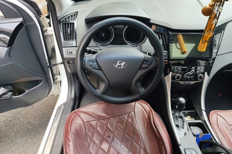 Used Hyundai Sonata 2014 2.4L Automatic Luxury Version China IV Standard Steering Wheel