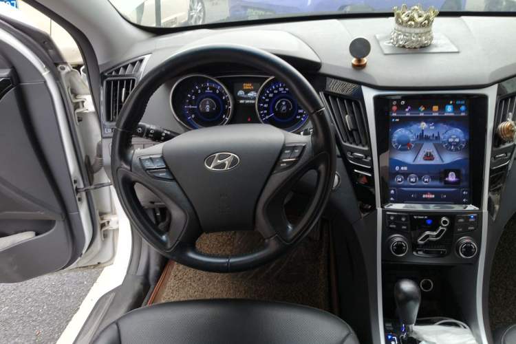 Used Hyundai Sonata 2014 2.0L Automatic Luxury Edition Steering Wheel