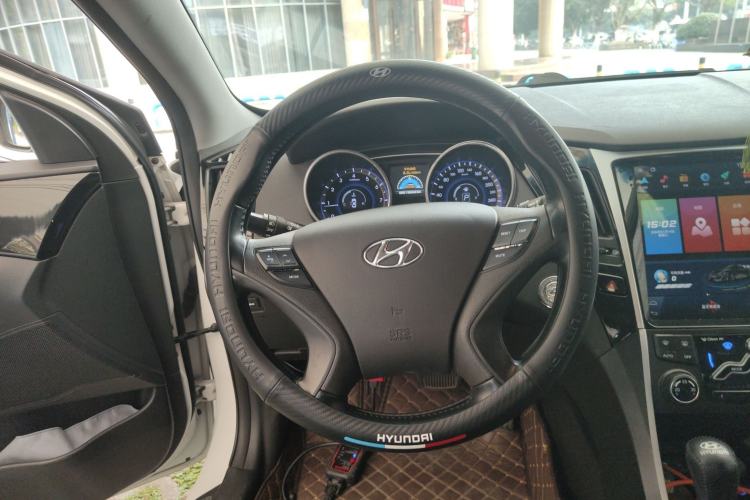 Used Hyundai Sonata 2014 2.0L Automatic Luxury Edition Steering Wheel
