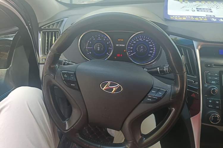 Used Hyundai Sonata 2014 2.0L Automatic Luxury Edition Steering Wheel