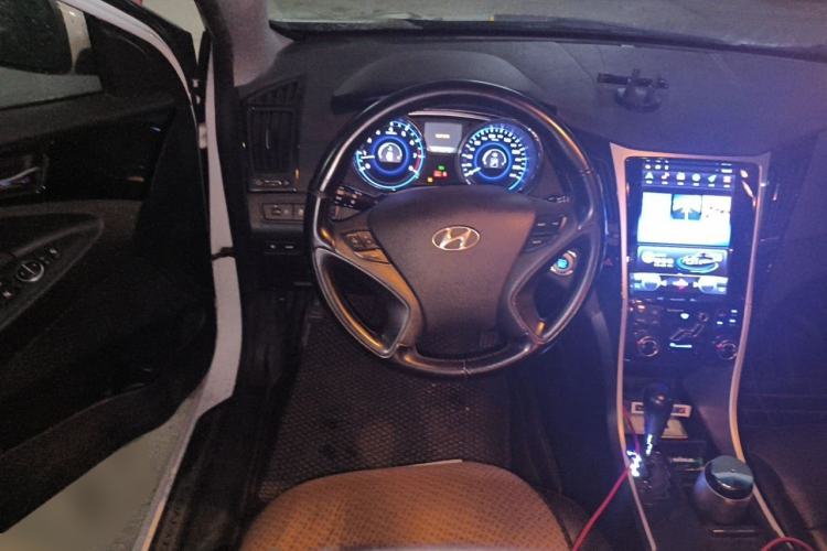 Used Hyundai Sonata 2014 2.0L Automatic Luxury Edition Steering Wheel