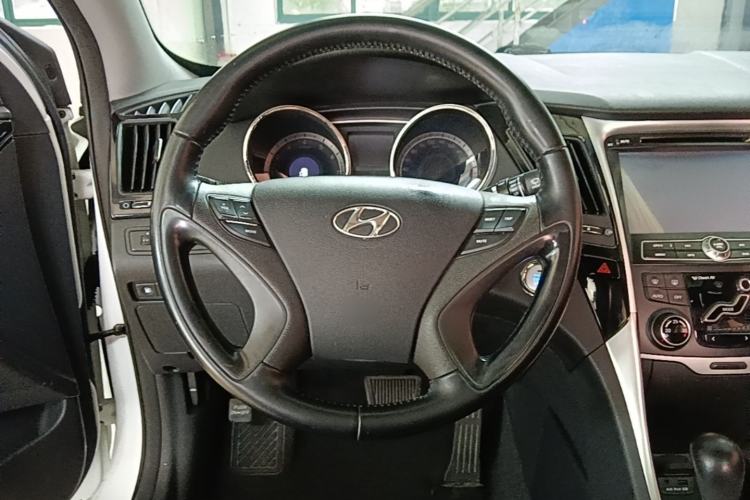 Used Hyundai Sonata 2014 2.0L Automatic Luxury Edition Steering Wheel