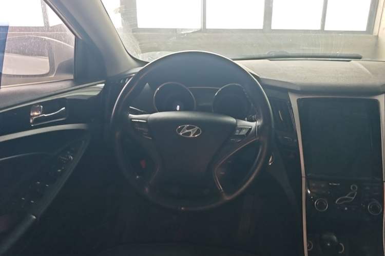Used Hyundai Sonata 2014 2.4L Automatic Leading Edition China V Standard Steering Wheel