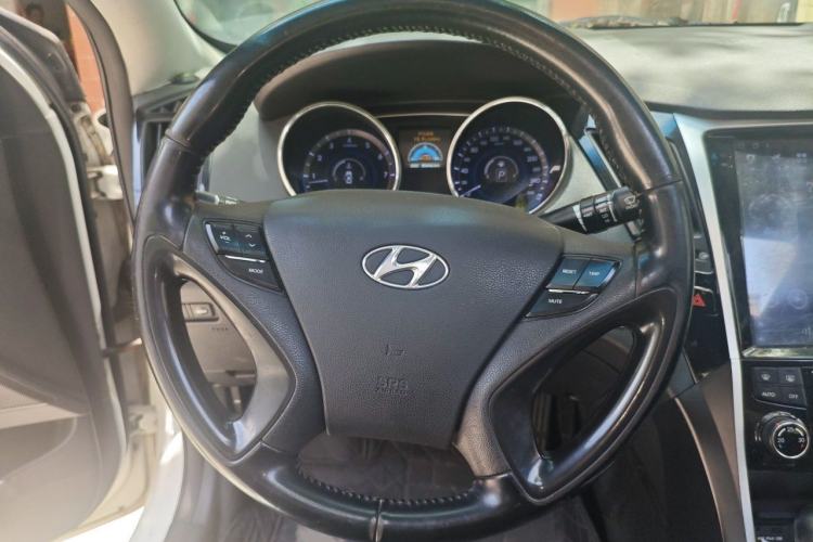Used Hyundai Sonata 2014 2.0L Automatic Luxury Edition Steering Wheel