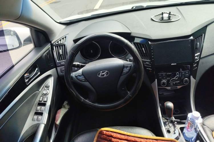 Used Hyundai Sonata 2014 2.4L Automatic Luxury Version China V Standard Steering Wheel