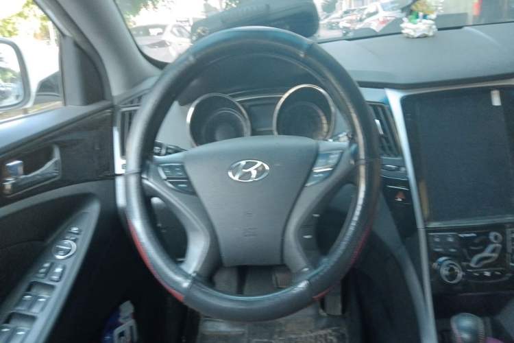 Used Hyundai Sonata 2014 2.4L Automatic Luxury Version China V Standard Steering Wheel