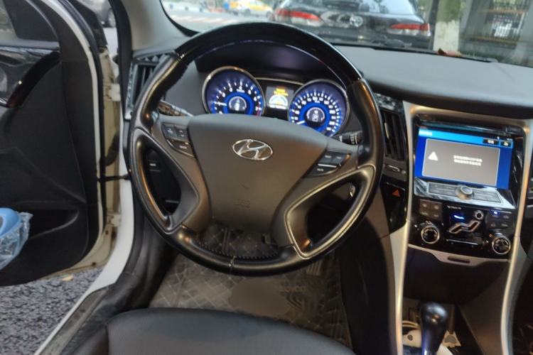 Used Hyundai Sonata 2014 2.4L Automatic Leading Edition China IV Standard Steering Wheel