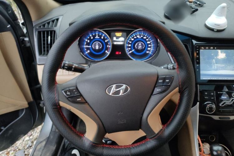 Used Hyundai Sonata 2014 2.0L Automatic Luxury Edition Steering Wheel