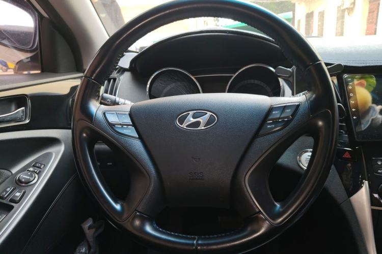Used Hyundai Sonata 2014 2.0L Automatic Luxury Edition Steering Wheel