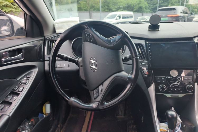 Used Hyundai Sonata 2014 2.4L Automatic Luxury Version China IV Standard Steering Wheel