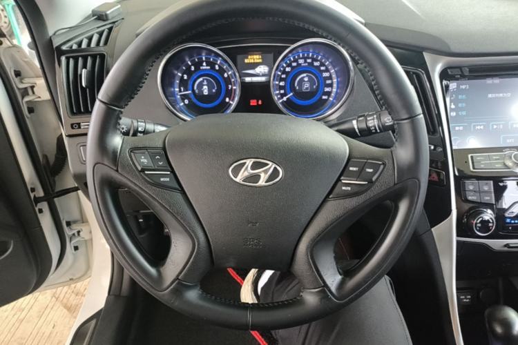 Used Hyundai Sonata 2014 2.0L Automatic Luxury Edition Steering Wheel