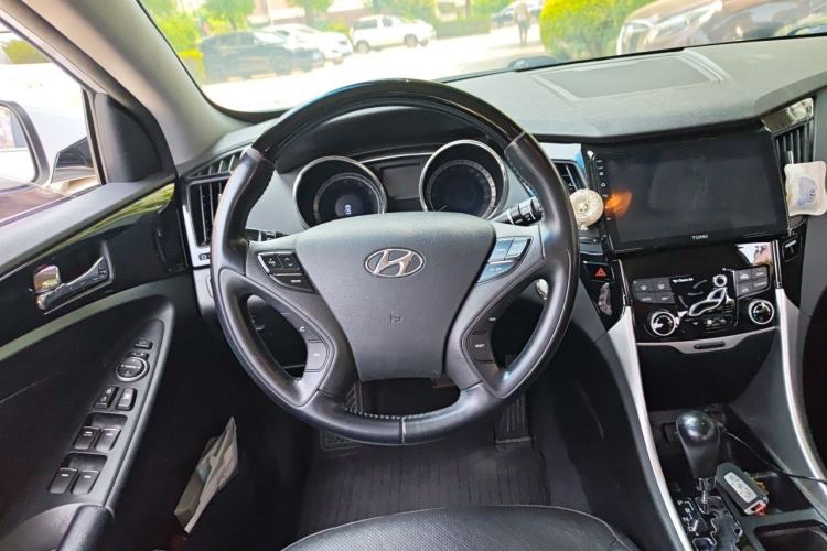 Used Hyundai Sonata 2014 2.4L Automatic Luxury Version China V Standard Steering Wheel