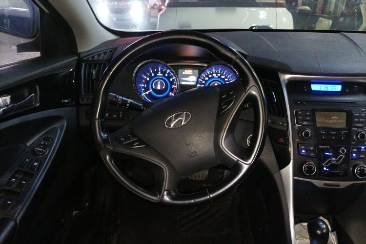Used Hyundai Sonata 2014 2.0L Automatic Luxury Edition Steering Wheel