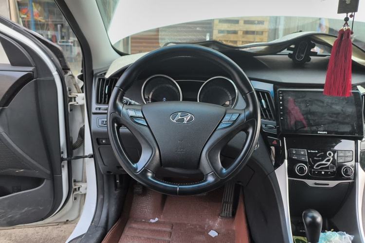 Used Hyundai Sonata 2014 2.4L Automatic Luxury Version China IV Standard Steering Wheel